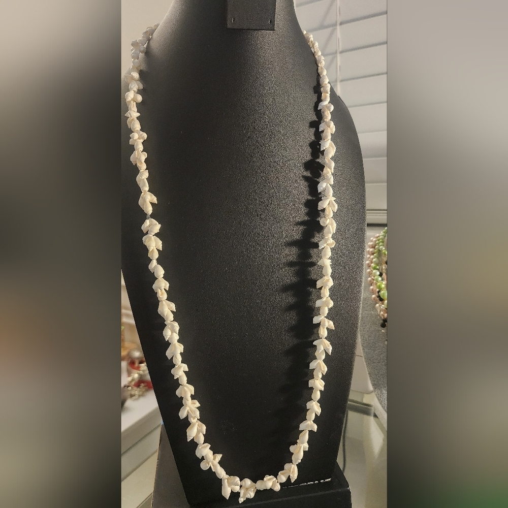 Elegant White Shell Necklace‎